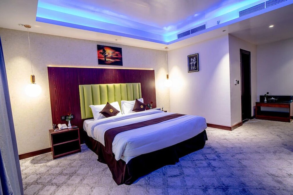 

Napoli - Dubai - Raha Grand Hotel