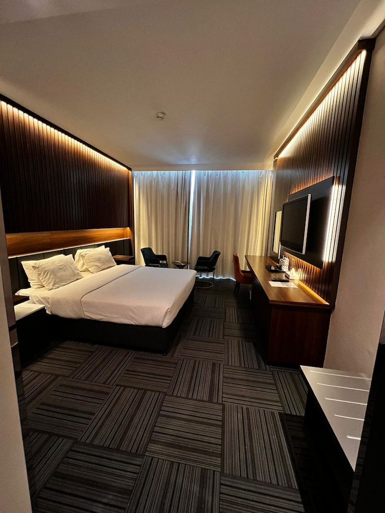 

Catania - Dubai - Raha Grand Hotel