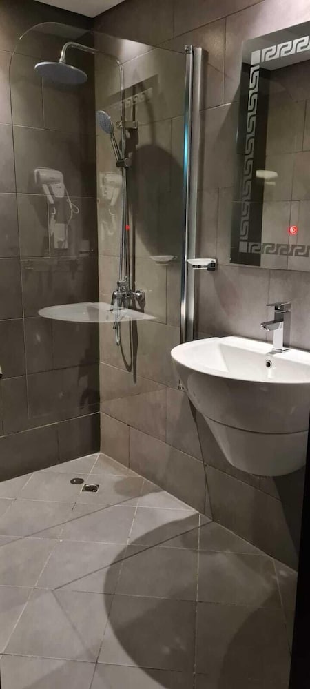 

Bari - Dubai - Raha Grand Hotel