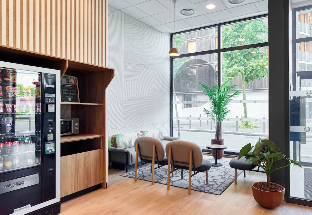 

Cagliari - Marne-La-Vallee - B&B Hotel Paris Clichy-Sous-Bois