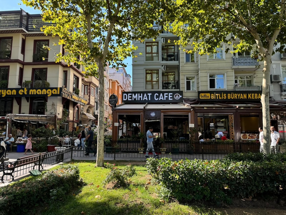 

Milano - Istanbul - Demhat Hotel Old City