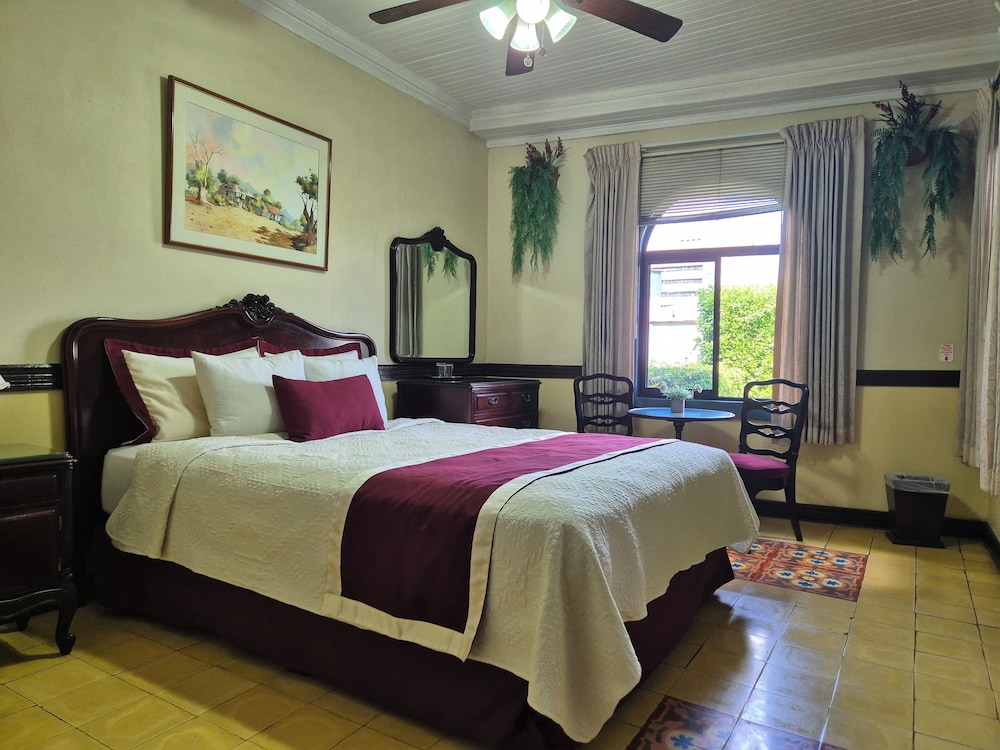 

Napoli - Santo Domingo - Santo Tomas Hotel