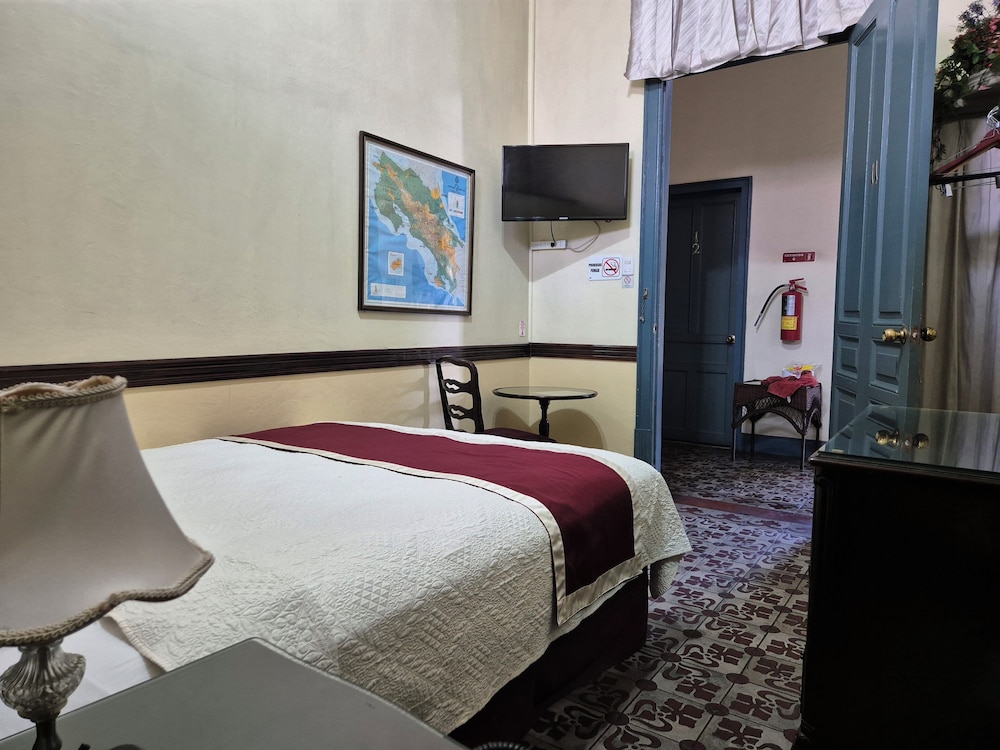 

Roma - San Jose - Santo Tomas Hotel