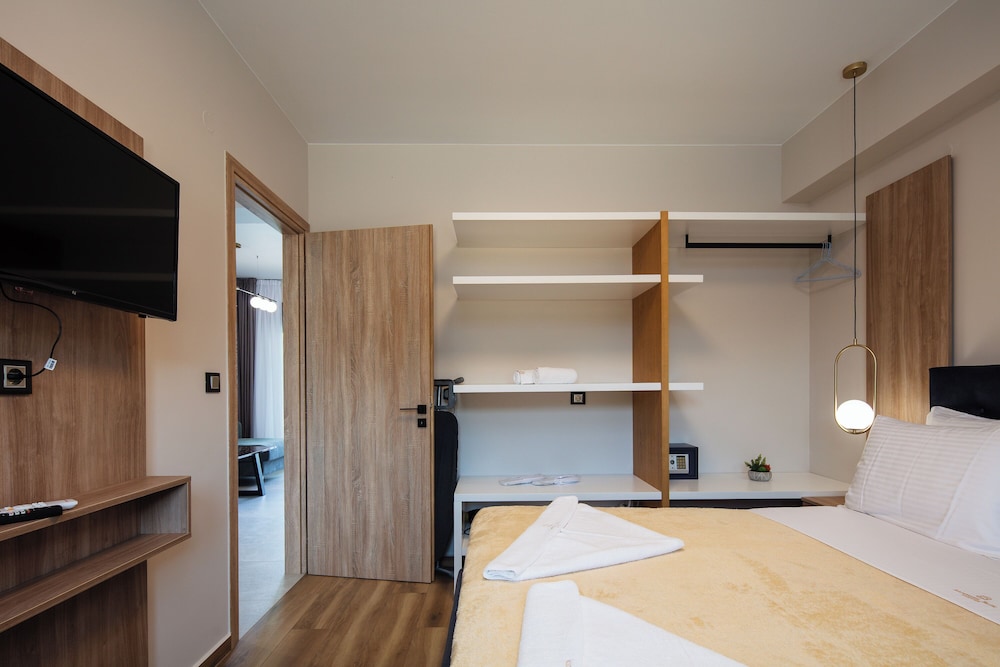 

Milano - Falasarna - Sapphire Horizon Suites