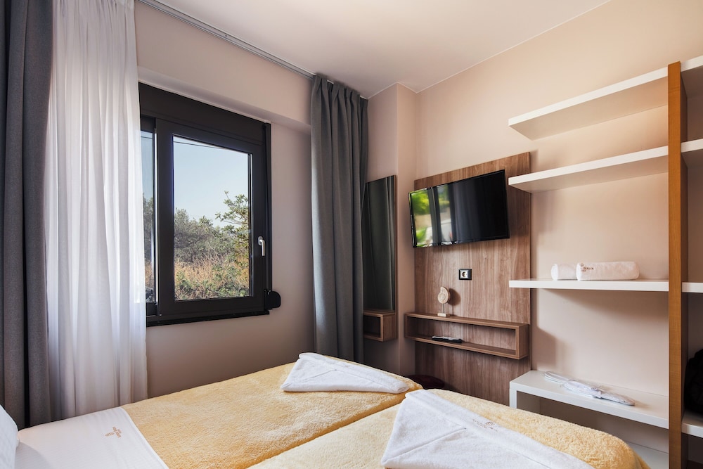 

Milano - Kaliviani Gramvoussis - Sapphire Horizon Suites