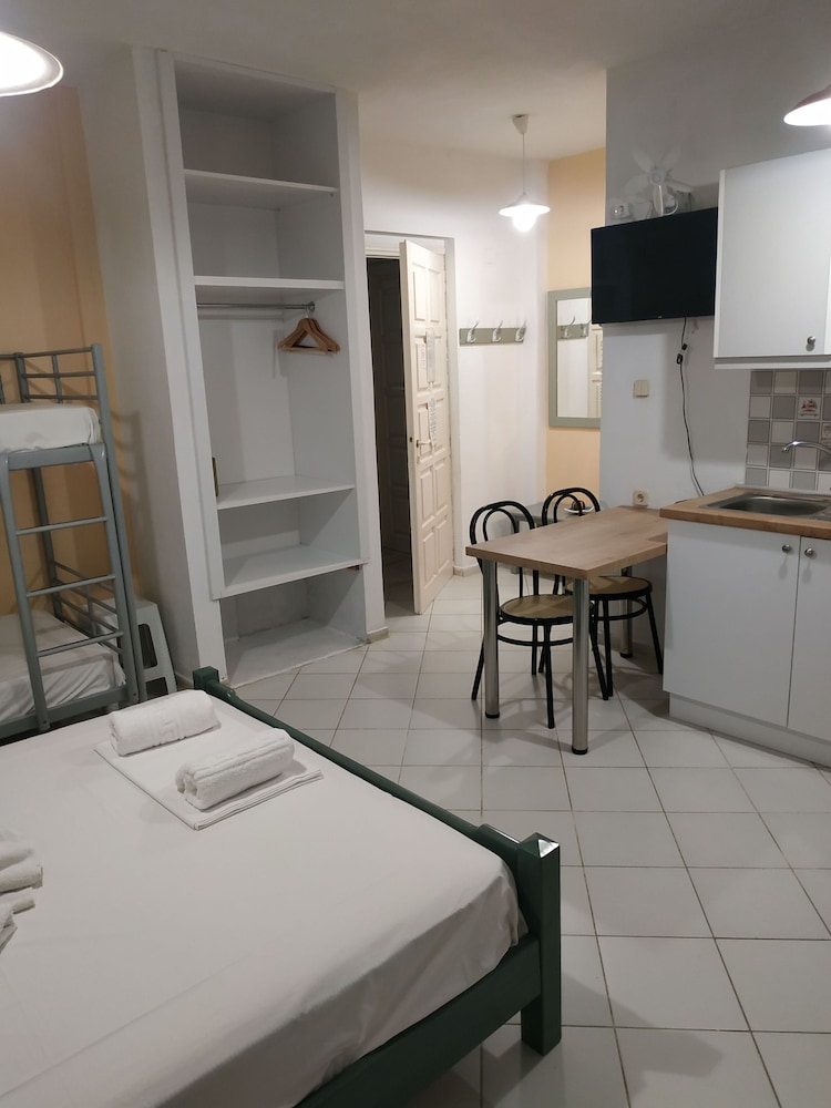 

Napoli - Agia Pelagia - Creta - Renia Studios