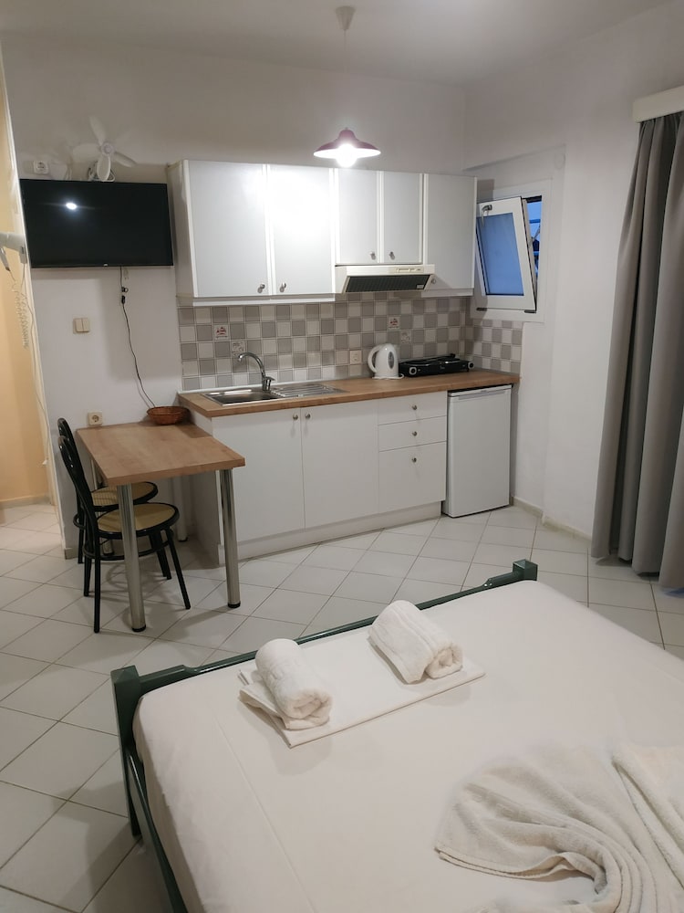 

Napoli - Agia Pelagia - Creta - Renia Studios