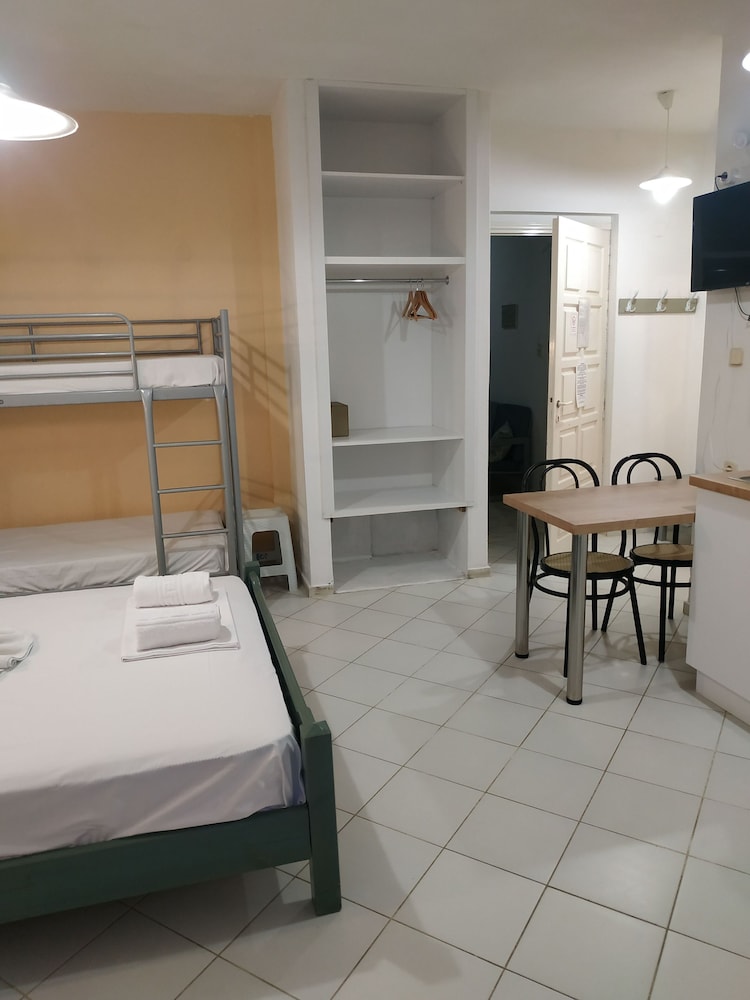 

Cagliari - Agia Pelagia - Creta - Renia Studios