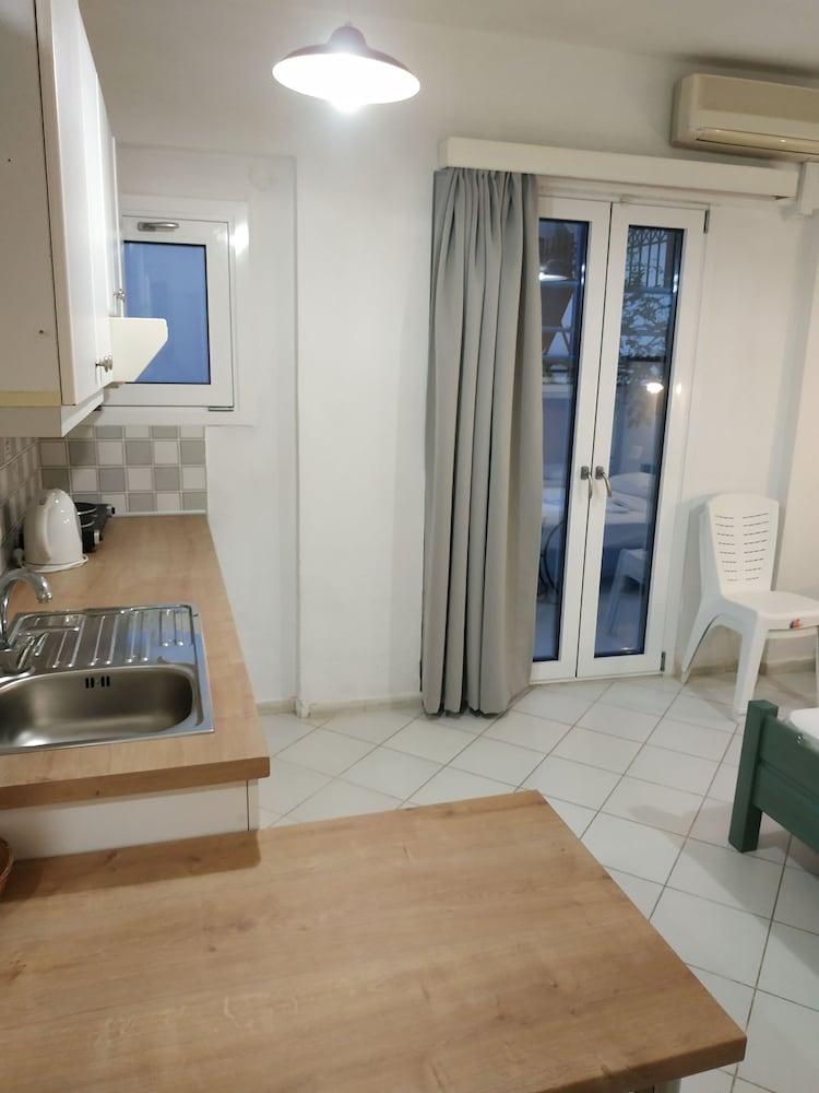 

Milano - Agia Pelagia - Creta - Renia Studios