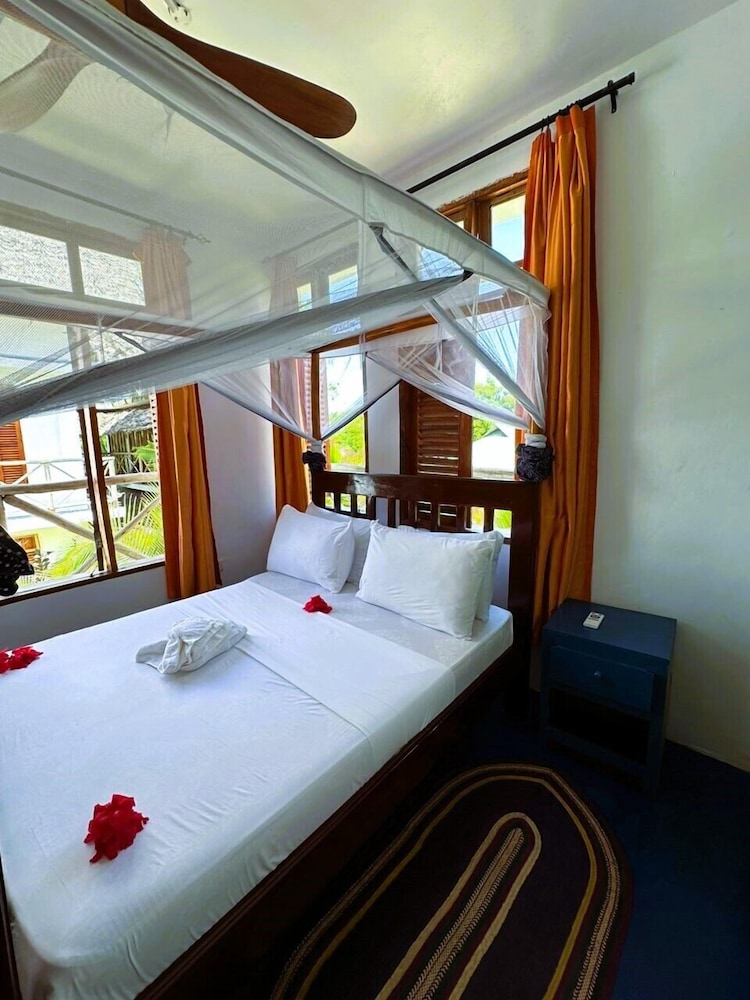

Roma - Fukuchani - Asante Sana Beachfront Hotel