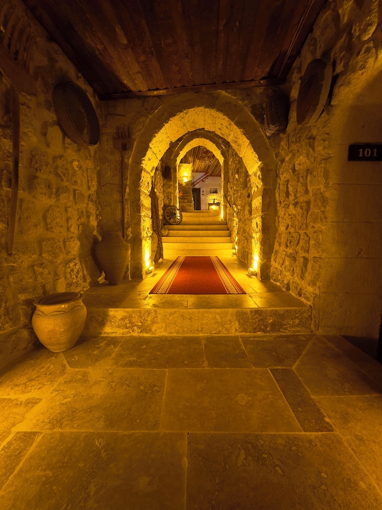 

Brindisi - Nevsehir - Euphoria Cave House