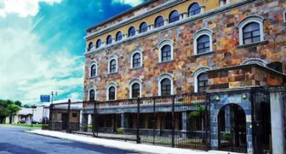 

Roma - San Jose - Hotel Plaza Real Suites & Apartments