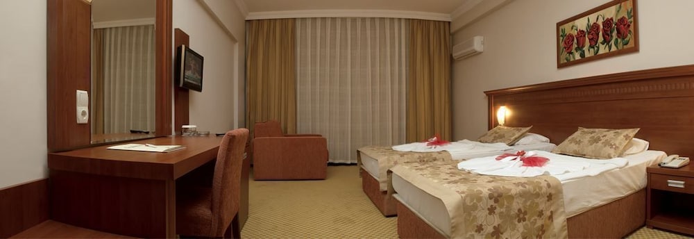 

Trieste - Kizilagac - Laphetos Beach Resort & Spa - All Inclusive