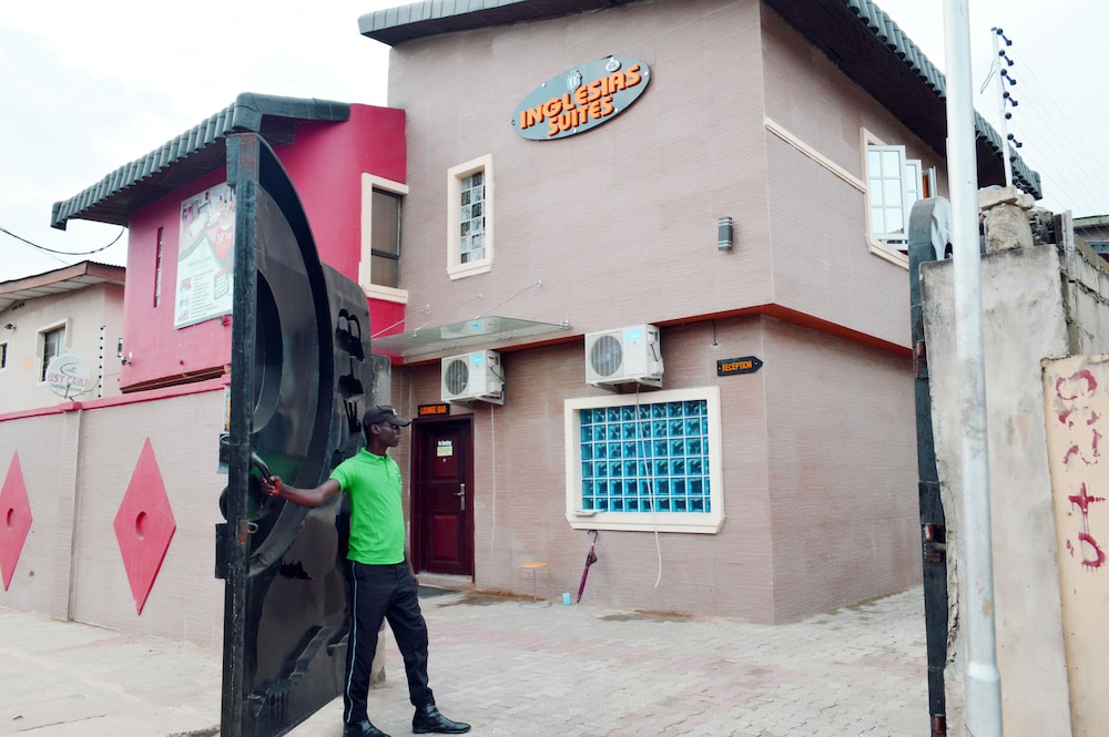 

Roma - Lagos - Inglesias Suites