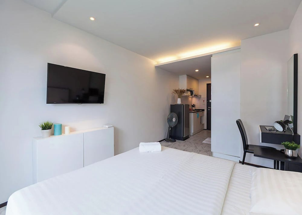 

Milano - Koh Lon - The Title Beach Front