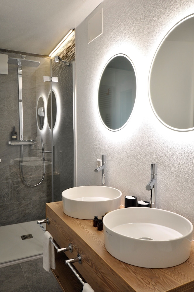 

Bari - Engadina, Montagna Svizzera - Hotel Bernina