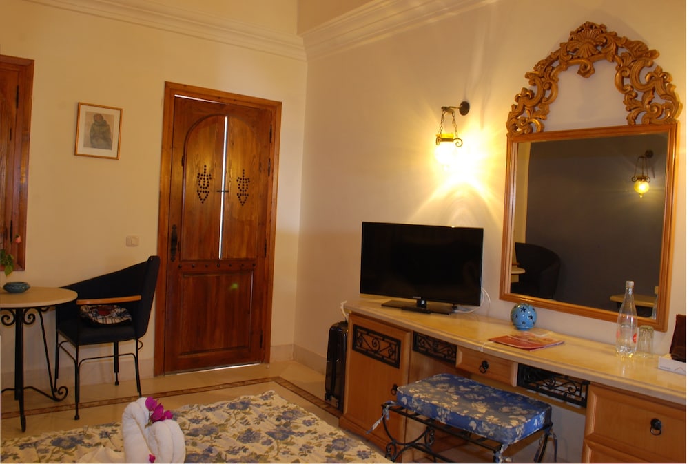 

Napoli - Mezraia - Hotel De Charme Et Spa Dar El Bhar