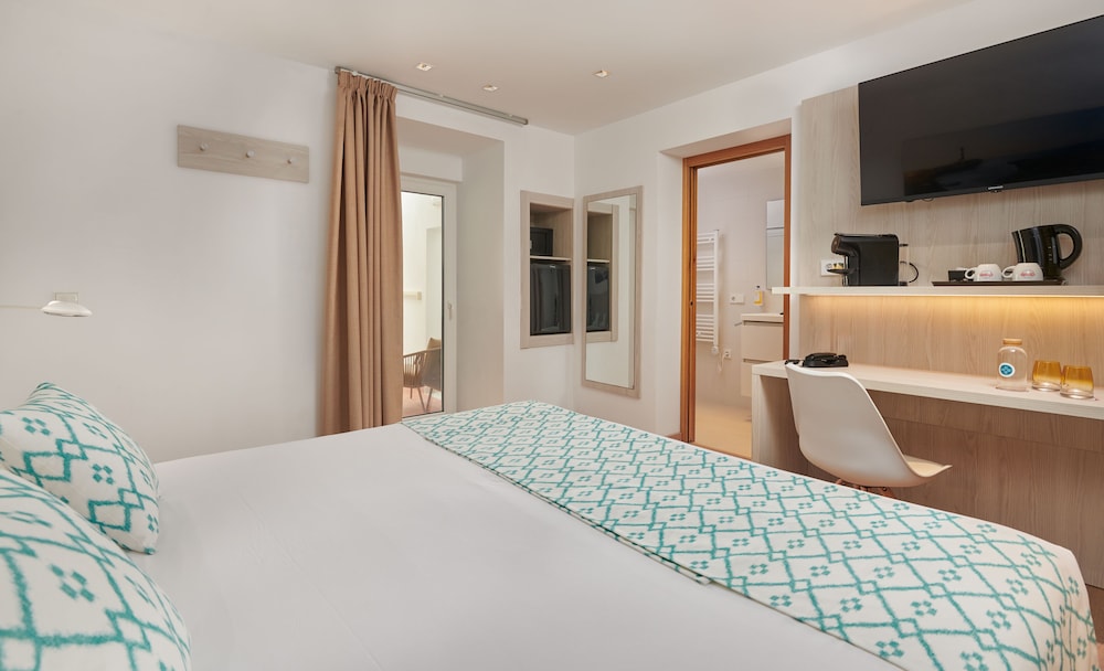 

Bari - Colonia Sant Jordi - Hotel Colonial
