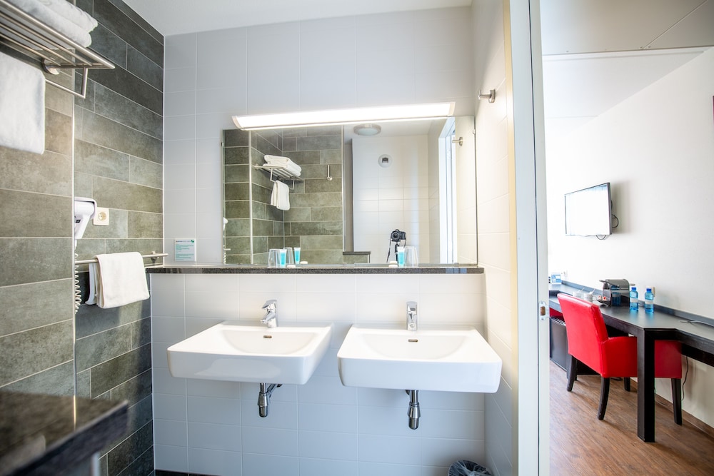 

Cagliari - Amsterdam - Bastion Hotel Amsterdam Airport