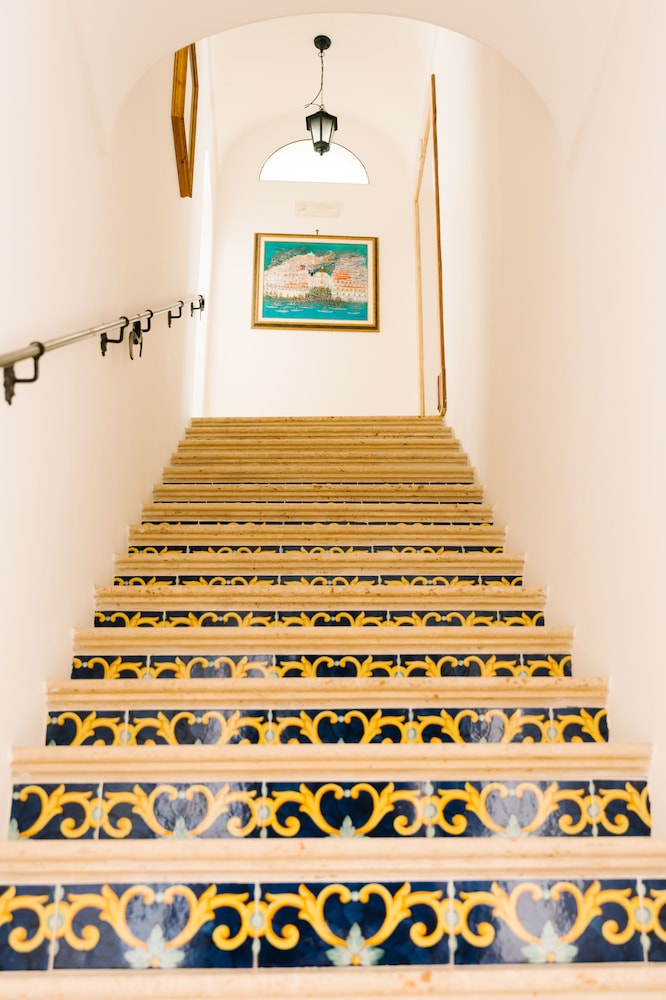 

Catania - Positano - Villa Principe Giovanni