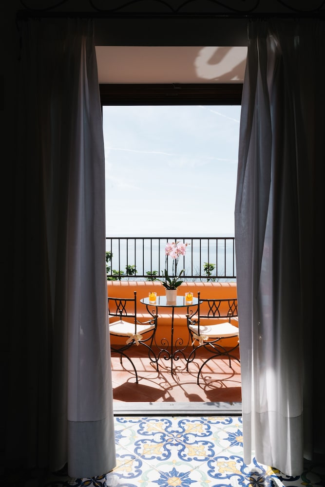 

Catania - Positano - Villa Principe Giovanni