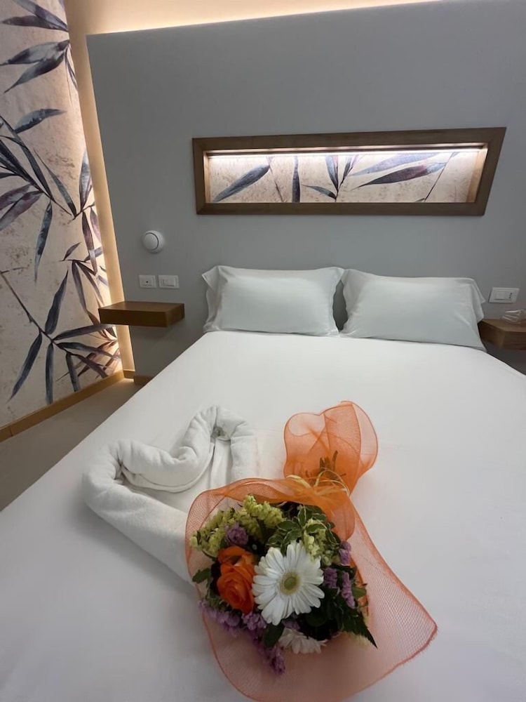 

Milano - Zambrone - ELISEO PALACE TROPEA