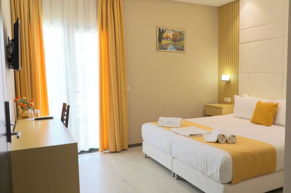 

Pisa - Sarandë - Hotel Strora