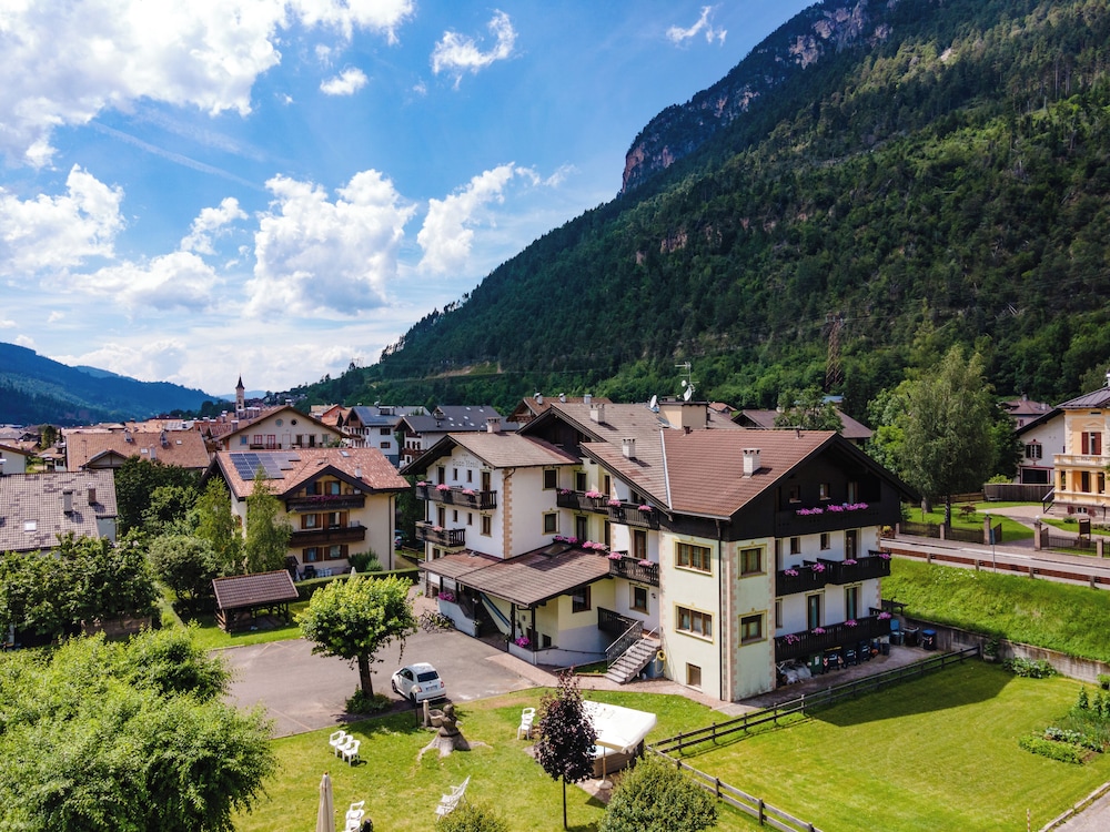 

Bologna - Val di Fiemme, Montagna Italia - Suan Hotel