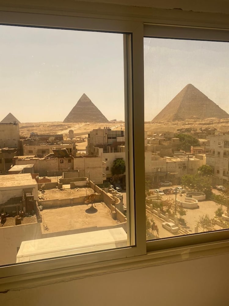 

Venezia - Il Cairo - Middle East Pyramids View