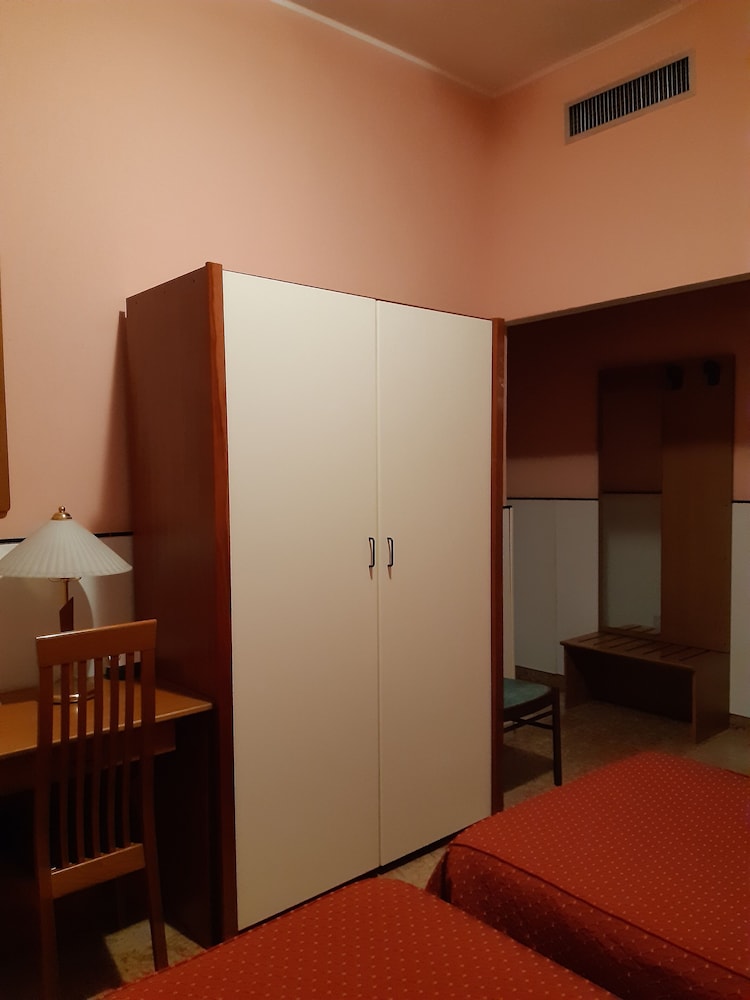 

Catania - Peschiera Borromeo - Hotel Mayorca