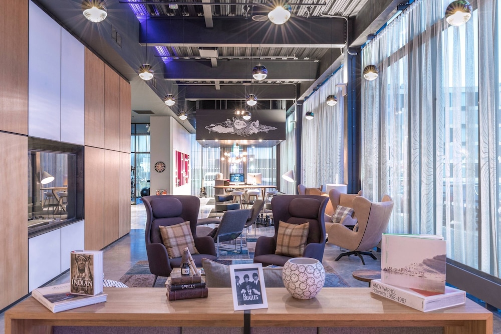 

Bologna - Aberdeen - Moxy Aberdeen Airport