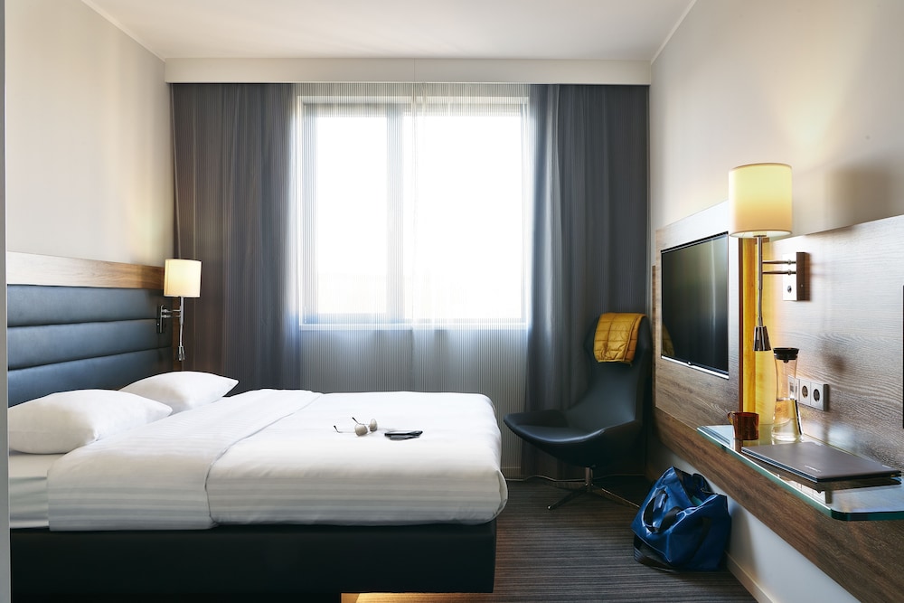 

Roma - Aberdeen - Moxy Aberdeen Airport