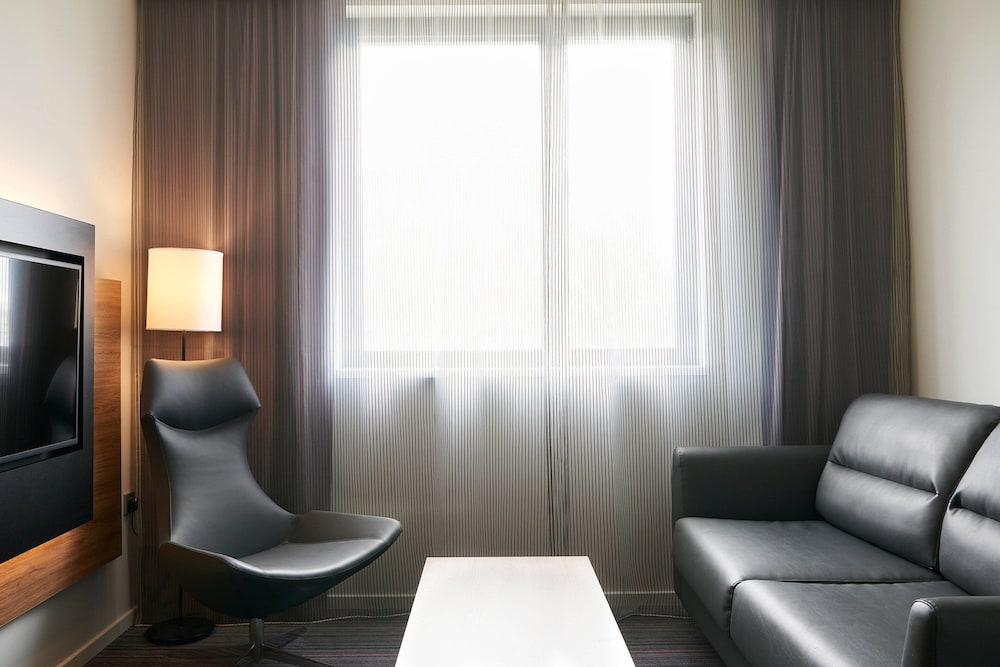 

Roma - Aberdeen - Moxy Aberdeen Airport