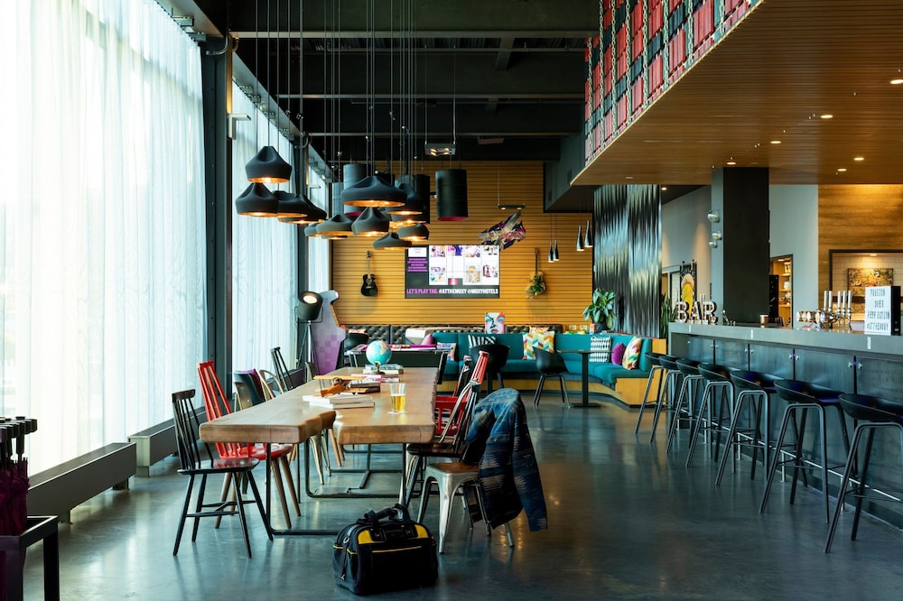 

Bologna - Aberdeen - Moxy Aberdeen Airport