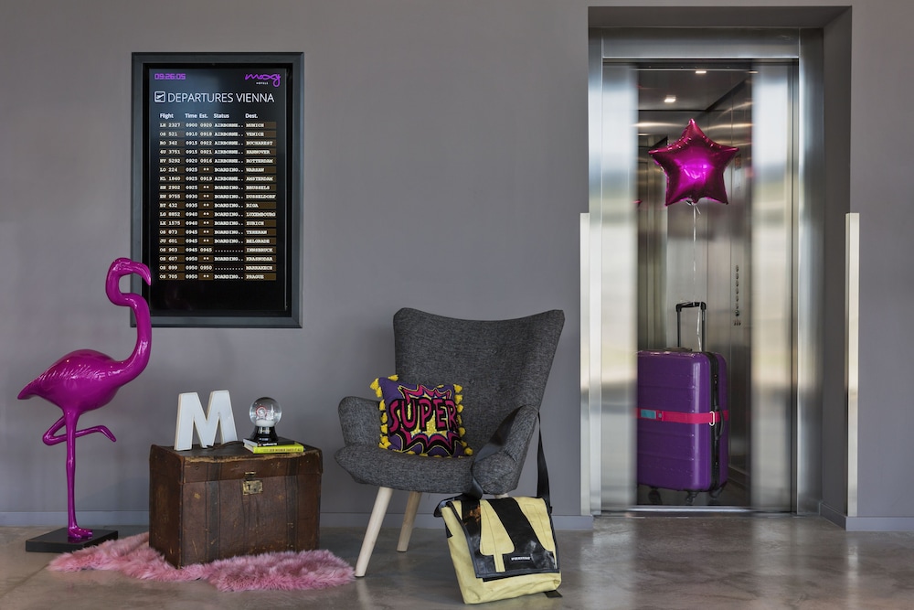 

Brindisi - Vienna, Aeroporto Internazionale di Vienna - MOXY Vienna Airport