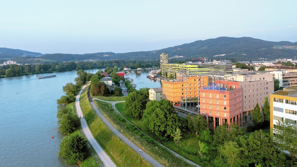 

Bari - Linz - Trans World Hotel Donauwelle