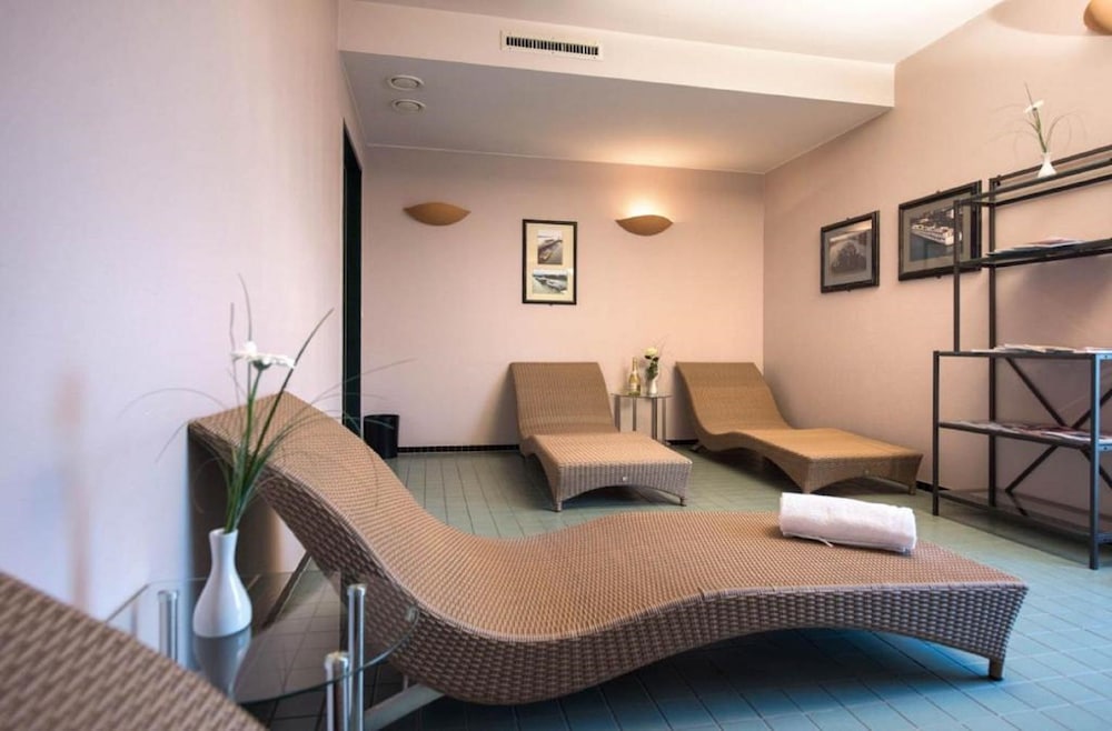 

Bari - Linz - Trans World Hotel Donauwelle