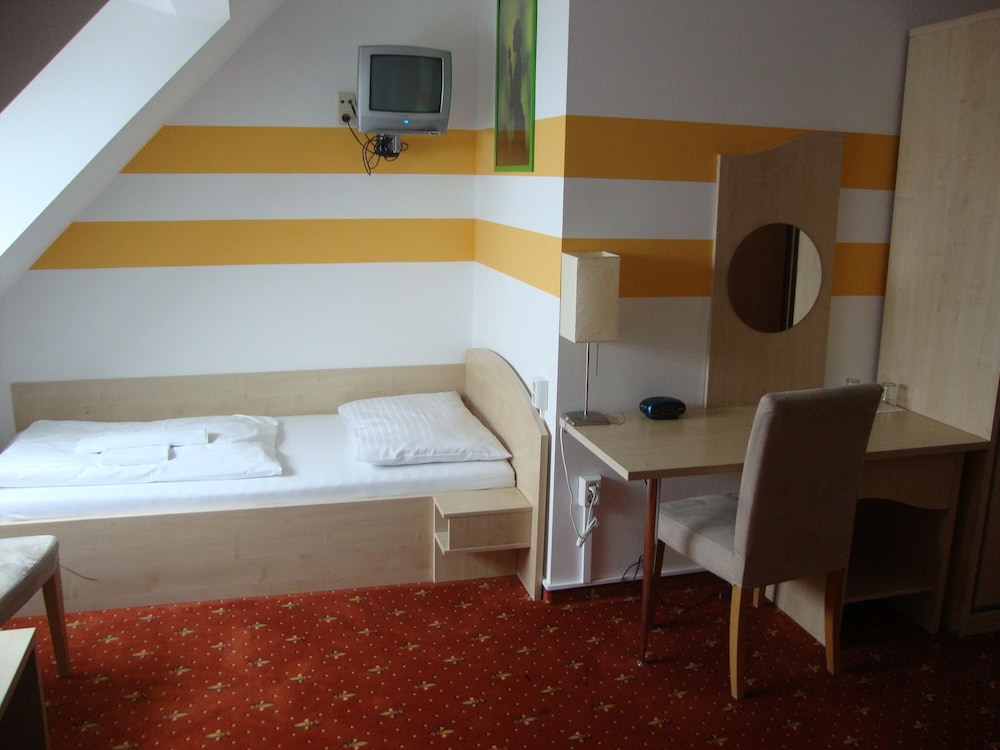 

Genova - Vienna - Lenas Donau Hotel