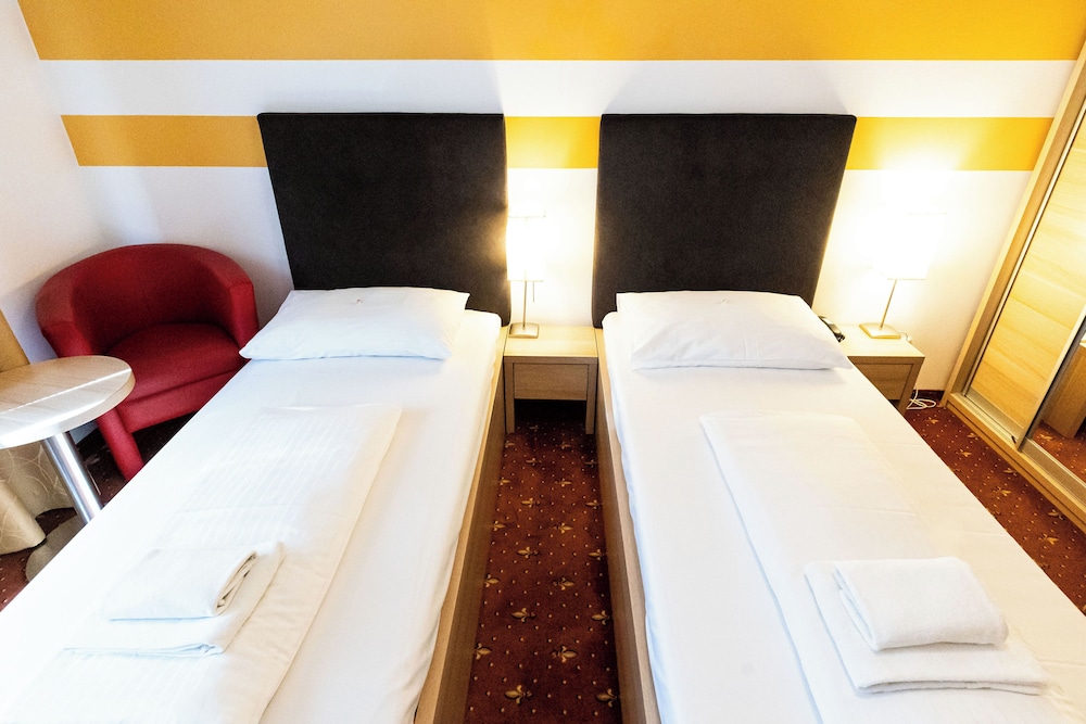 

Lamezia Terme - Vienna - Lenas Donau Hotel