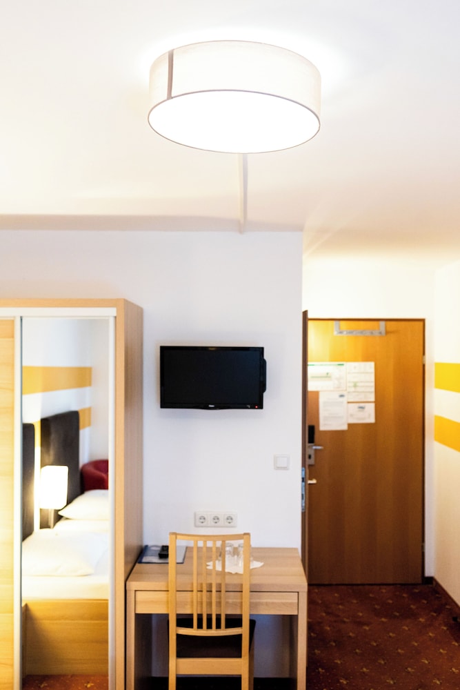 

Lamezia Terme - Vienna - Lenas Donau Hotel