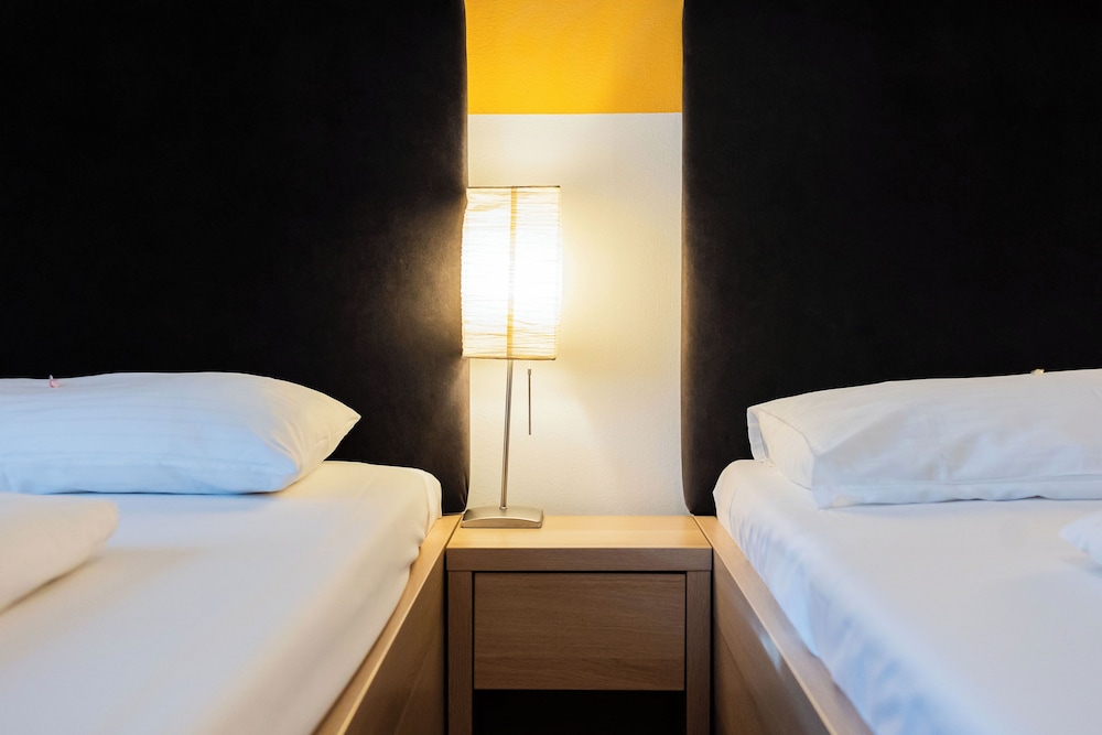 

Lamezia Terme - Vienna - Lenas Donau Hotel