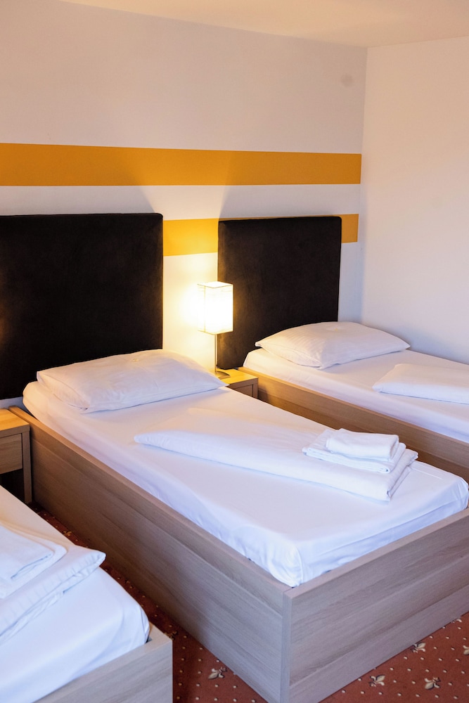 

Palermo - Vienna - Lenas Donau Hotel