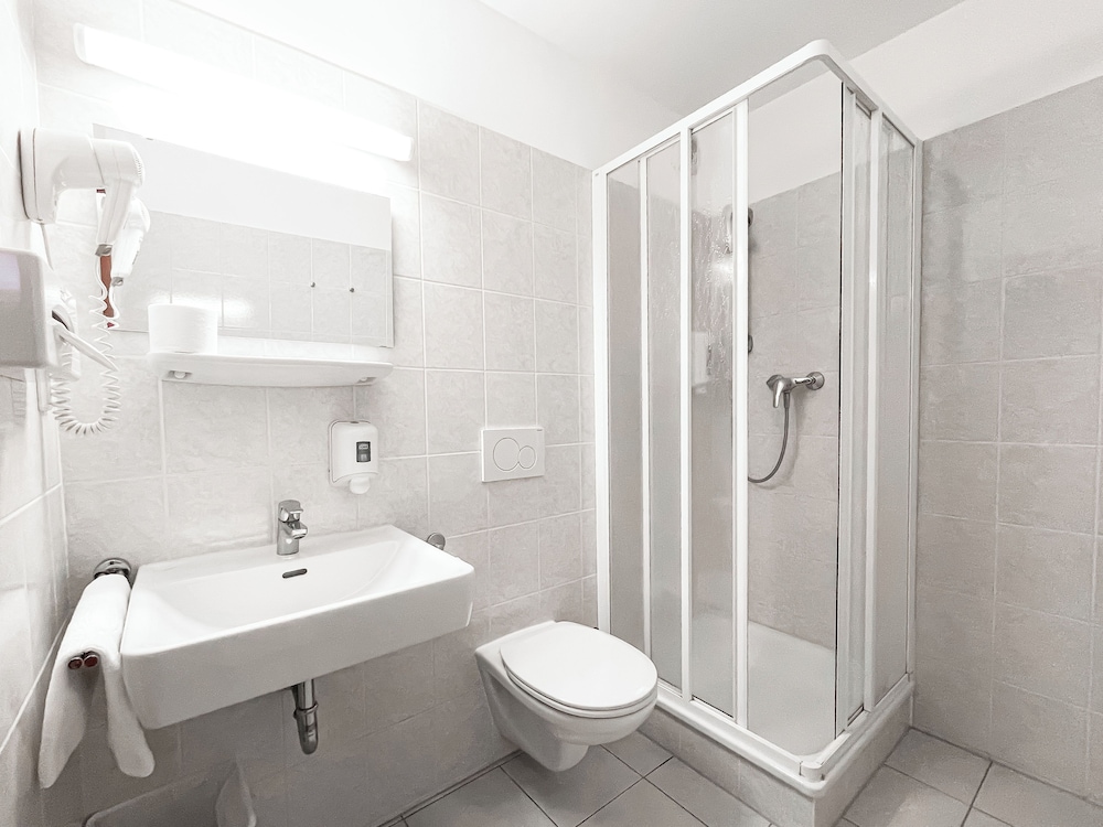 

Lamezia Terme - Vienna - Lenas Donau Hotel