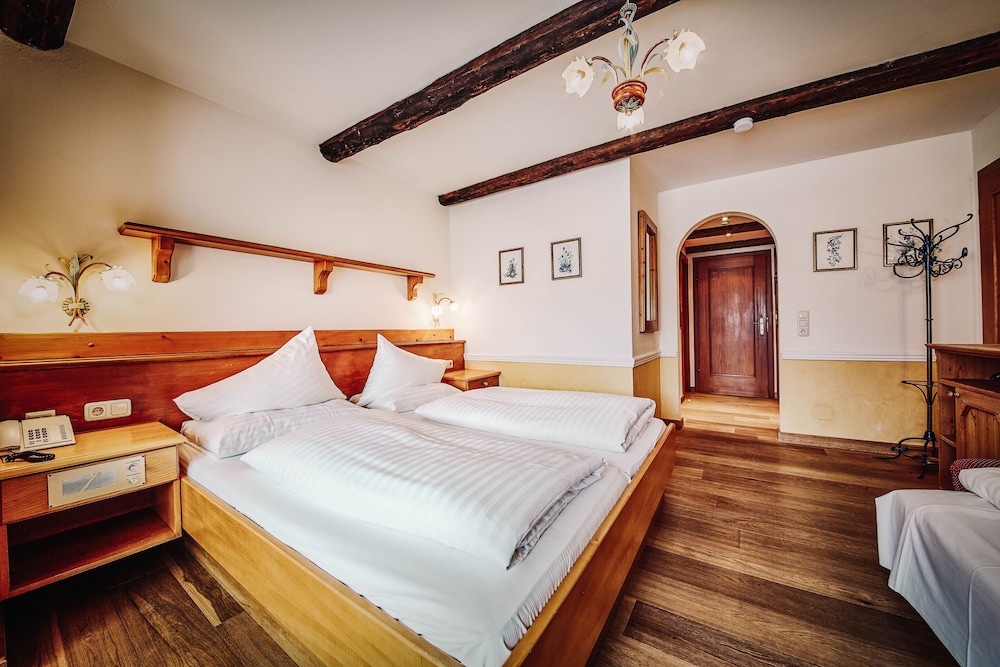 

Cagliari - Saalbach - Dorfhotel Glücksschmiede