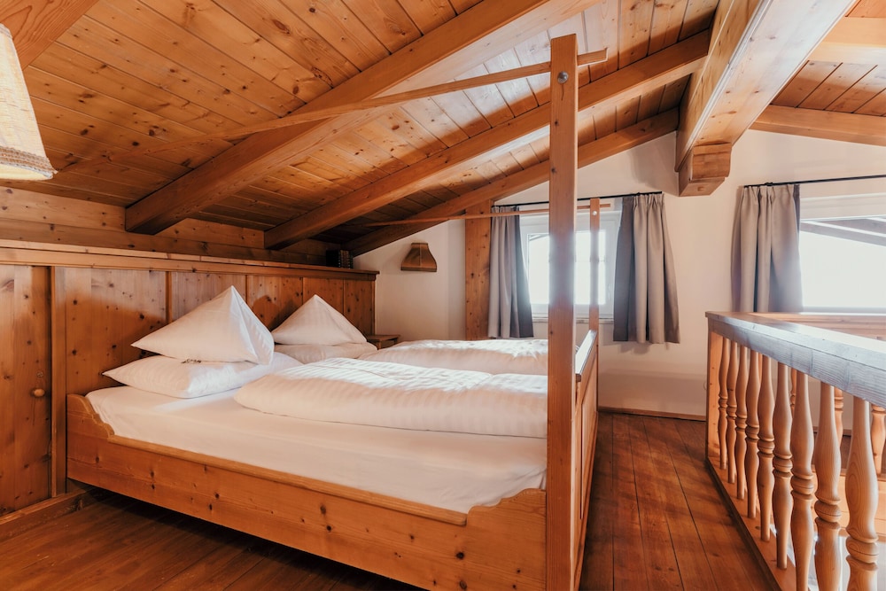 

Napoli - Saalbach - Dorfhotel Glücksschmiede