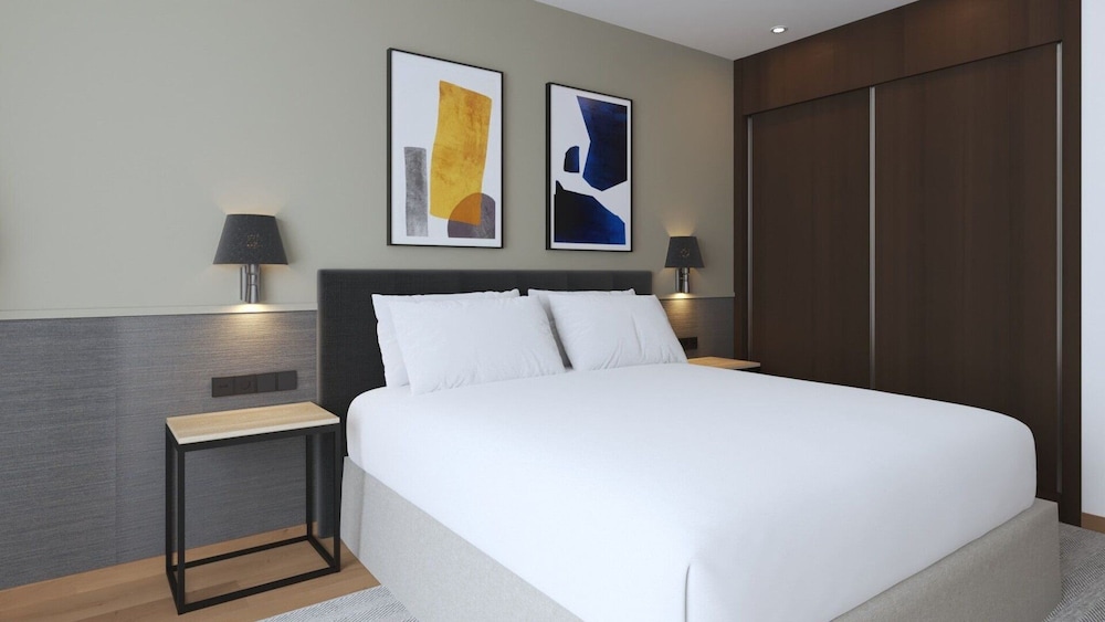 

Pisa - Aeroporto di Madrid - Crowne Plaza Madrid Airport