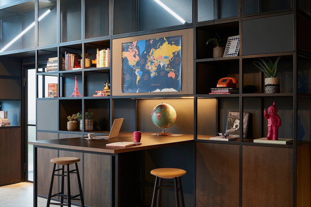 

Roma - Moussy-le-Neuf - Moxy Paris Charles de Gaulle Airport