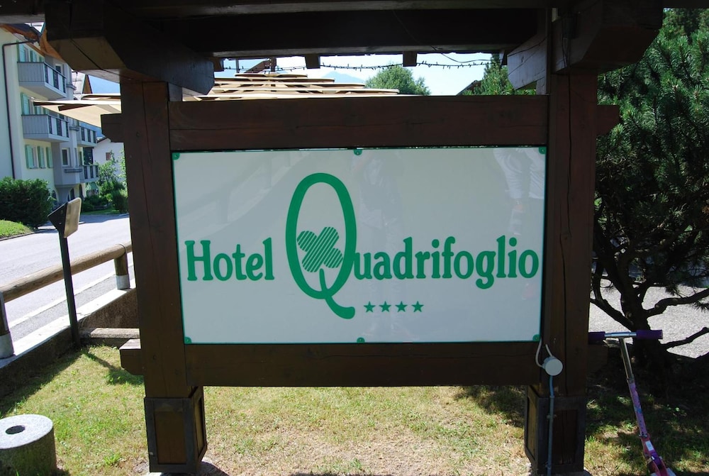 

Napoli - Pinzolo - Hotel Quadrifoglio