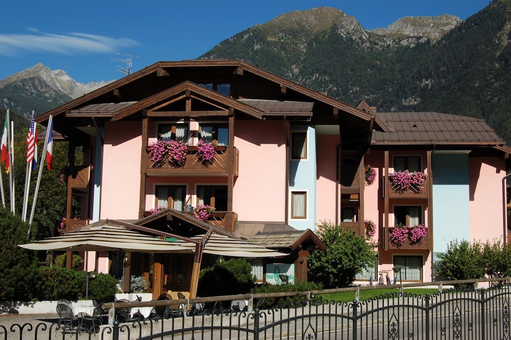 

Milano - Val di Sole, Montagna Italia - Hotel Quadrifoglio