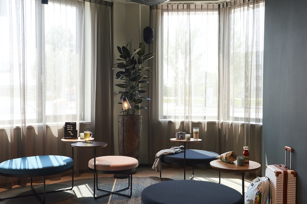 

Lamezia Terme - Aalsmeer - Moxy Amsterdam Schiphol Airport